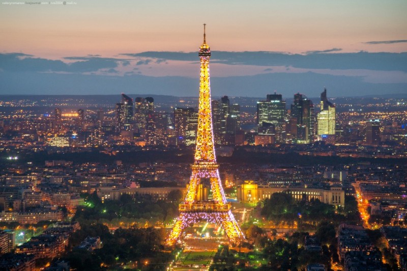 Create meme: Eiffel tower at night, elf tower in paris, Eiffel tower 