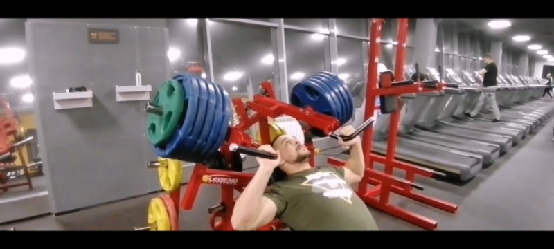 Create meme: bench press bar, bench press, strength sports