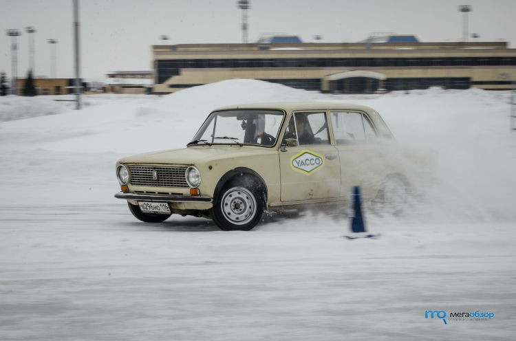 Create meme: fiat 125 winter drift, drift VAZ, vaz 2101 winter drift