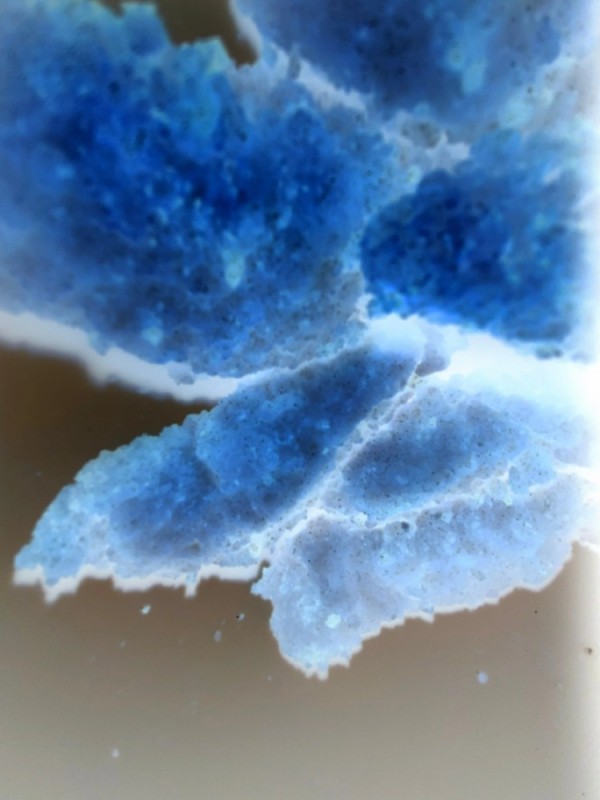 Создать мем: голубой камень sio2, камни кристаллы, минералы камни