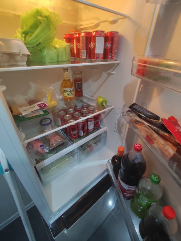Создать мем: холодильник samsung, холодильник продукты, двухкамерный холодильник