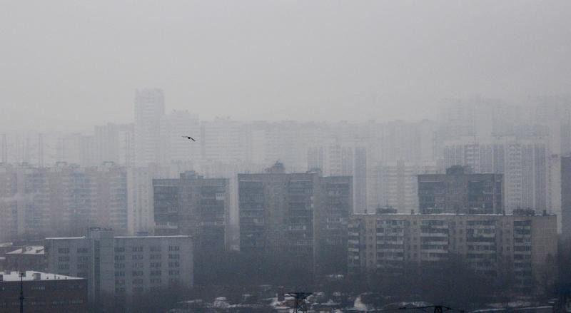 Создать мем: туман россия, жителей столичного региона предупредили о сильном тумане, многоэтажка в тумане