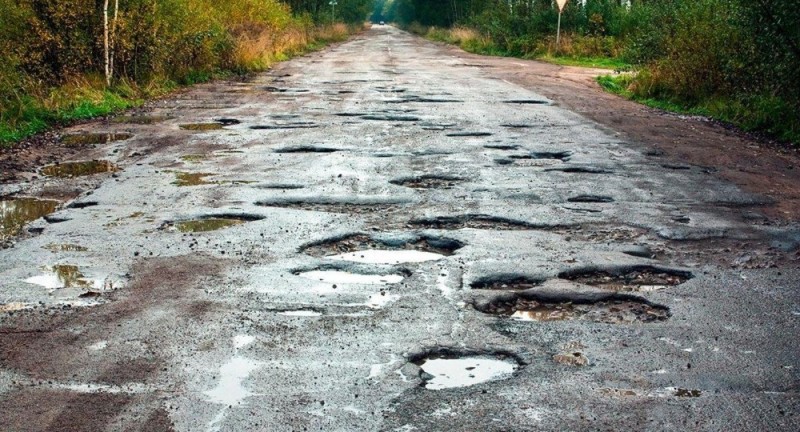 Создать мем: разбитые дороги киров, плохая дорога, дороги в россии