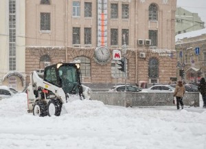 Создать мем: снегопад в москве, уборка снега иркутск, снег