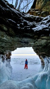 Создать мем: ледяные пещеры kverkfjöll ice cave, лед байкала, фотосессия на байкале зима
