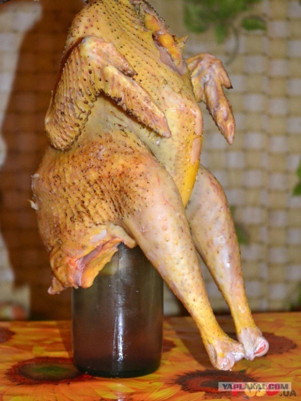 Создать мем: домашняя суповая курица, домашняя курица, курица на бутылке в духовке