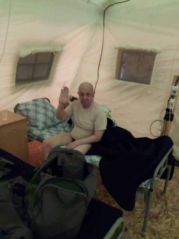 Create meme: tent , winter tent, winter fishing in a tent with comfort