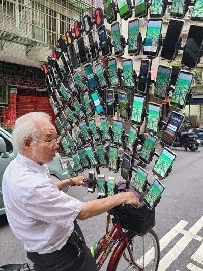 Create meme: a chinese man on a bicycle with phones, a Chinese man with a bunch of phones, fun 