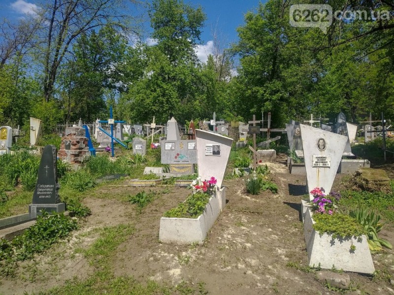Создать мем: могила на кладбище, новое кладбище, фотографии кладбища