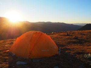 Создать мем: поход палатка природа, палатки для похода, палатка