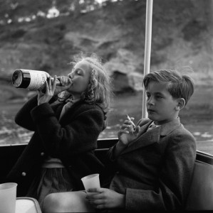 Создать мем: черно белые фотографии, принц александр 1955, принцесса ивонна и принц александр