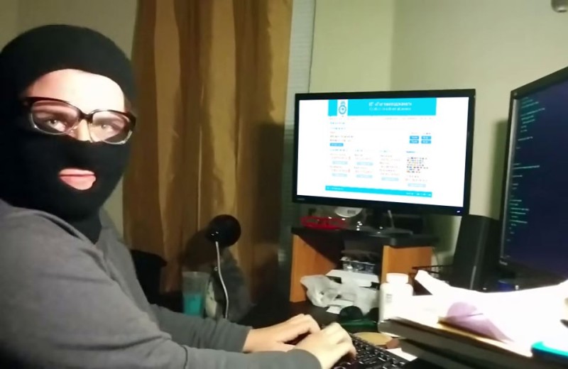 Создать мем: хакеры ведут атаку на пентагон, лицо хакера, российские хакеры