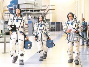 Создать мем: астронавт, космонавты перед стартом, костюм космонавт