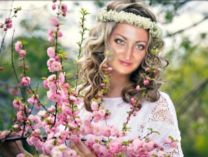 Create meme: wreath, the fascinating world of forest fairies from agnieszka lorek, girl posing