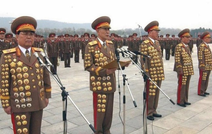 Создать мем: северокорейский генерал, генералы северной кореи, армия северной кореи