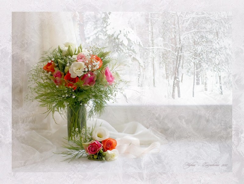 Create meme: winter bouquet, have a wonderful mood on a winter day, flowers on the winter window