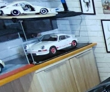 Создать мем: hot wheels porsche 911, porsche 911 carrera rs 1973 white, игрушечный автомобиль
