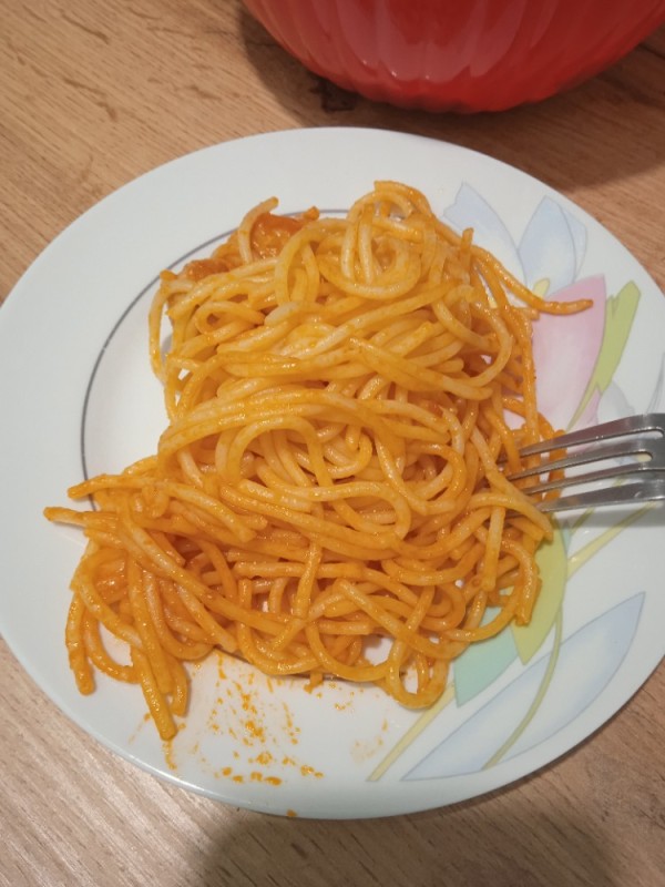 Создать мем: спагетти с томатной пастой, спагетти рецепты, паста спагетти