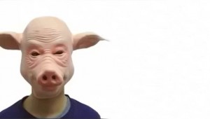 Создать мем: маска резиновая, маска свиньи, свиная голова маска