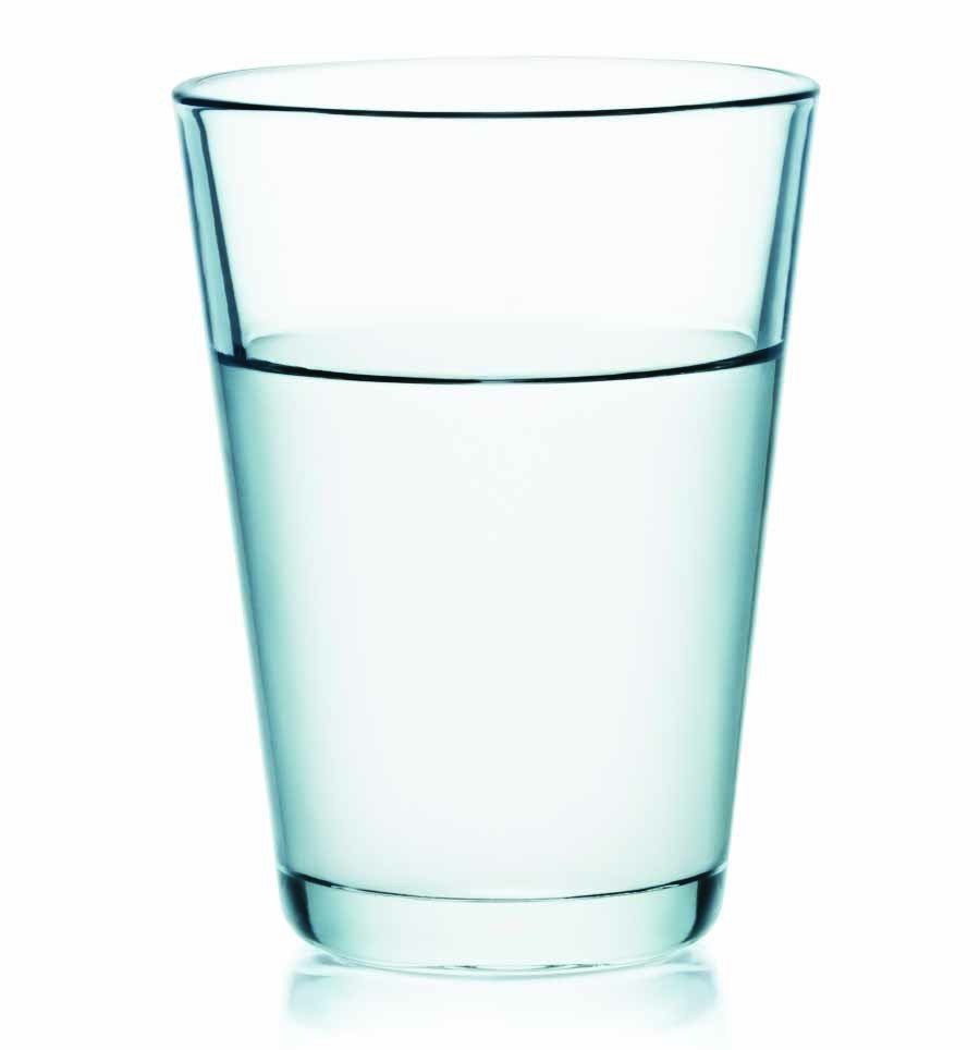 Налей полстакана воды. Стакан воды. Стаканчик с водой. Прозрачная вода в стакане. Стакан чистой воды.