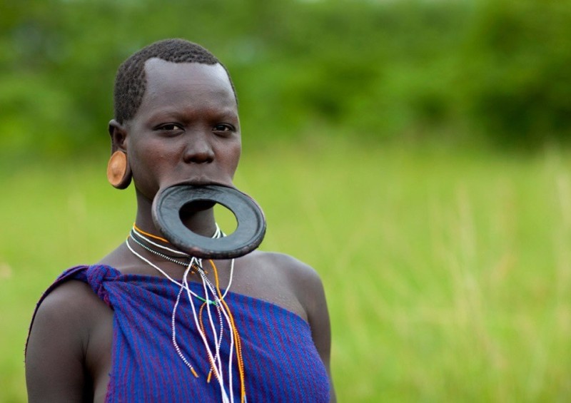 Create meme: the Mursi tribe , The African tribe of Mursi women, plate in the lip