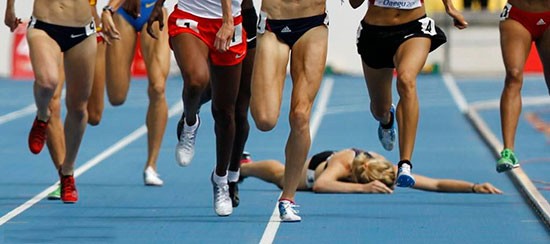 Создать мем: атлетика, легкая атлетика, бег на длинные дистанции (5000 м, 10000 м, 42195 м)