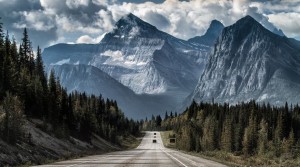 Создать мем: горы, самые красивые горы, mountain road