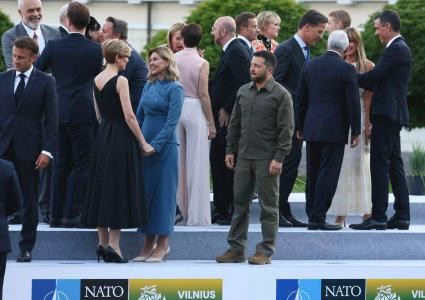 Создать мем: кейт и уильям, меркель в платье, принцесса диана 2022