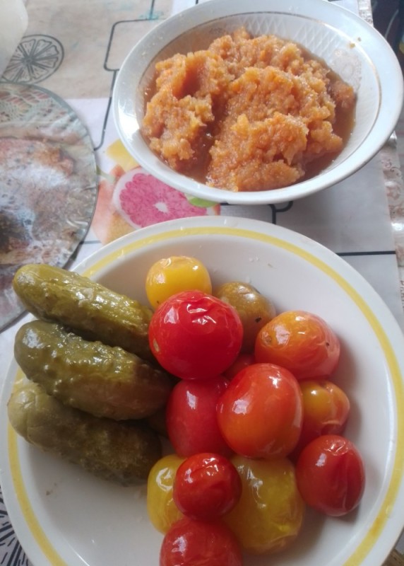 Create meme: pickles and tomatoes, salted tomatoes, pickled vegetables