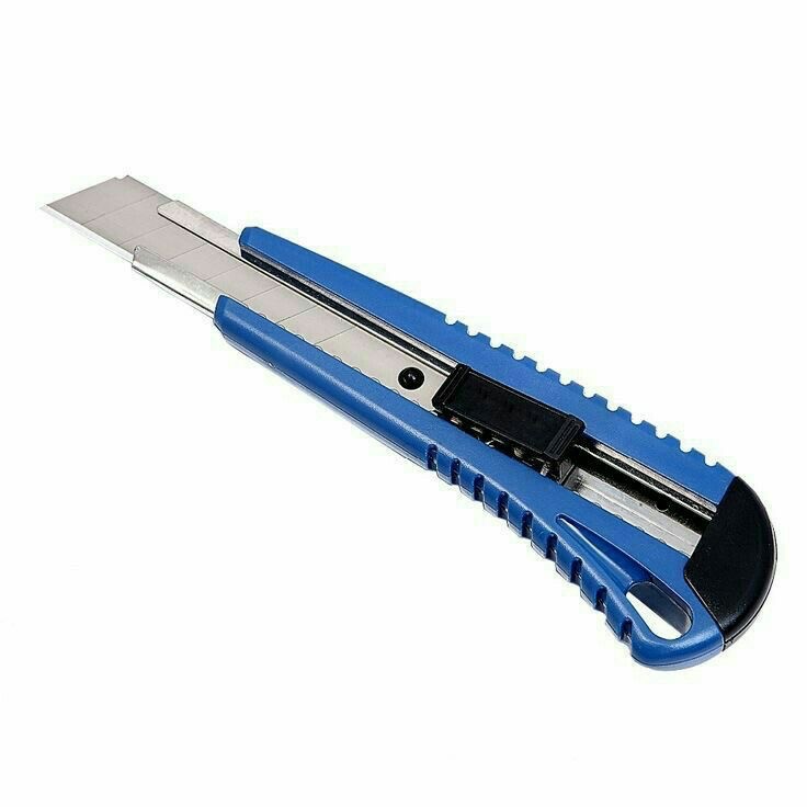 Создать мем: универсальный нож, нож технический пластиковый 18мм mos ар.10194м, выдвижной нож с запасными лезвиями