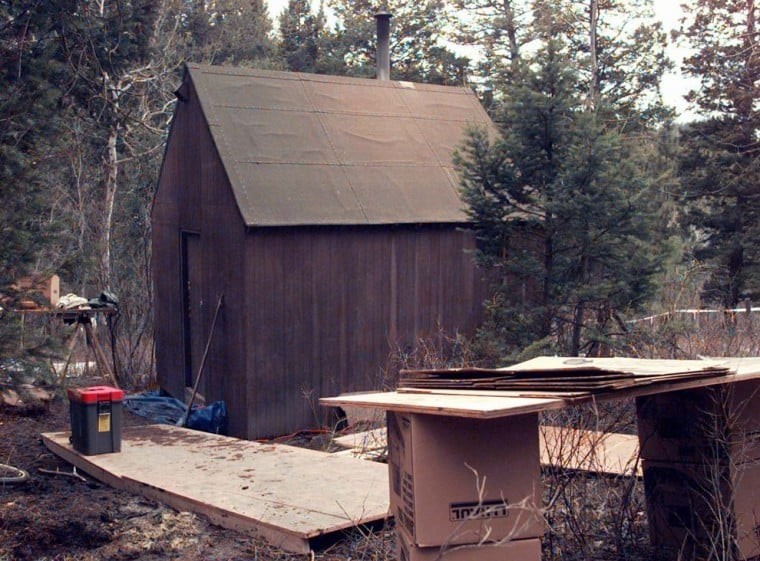 Создать мем: небольшой домик, anti tech revolution ted kaczynski, домик в лесу