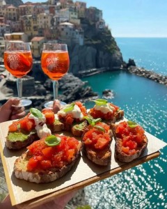 Создать мем: завтрак в неаполе, чинкве терре италия, сицилия италия
