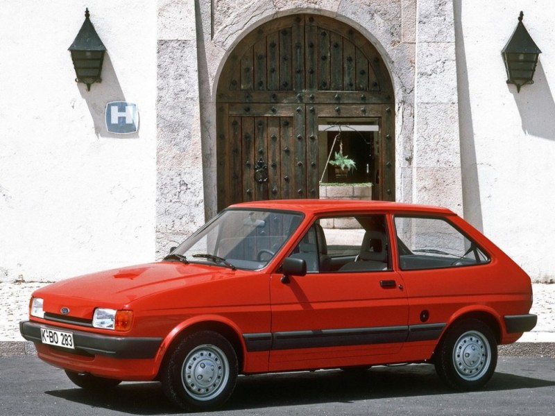 Создать мем: Volkswagen Jetta II, ford fiesta 1984, ford fiesta
