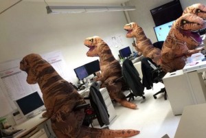 Создать мем: динозавры в офисе, анонимные аналитики, динозавры в офисе мем