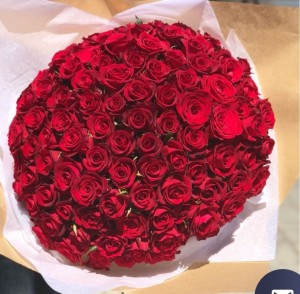 Создать мем: миллион роз букет, букет из 101 розы, букет 101 роза 70 см