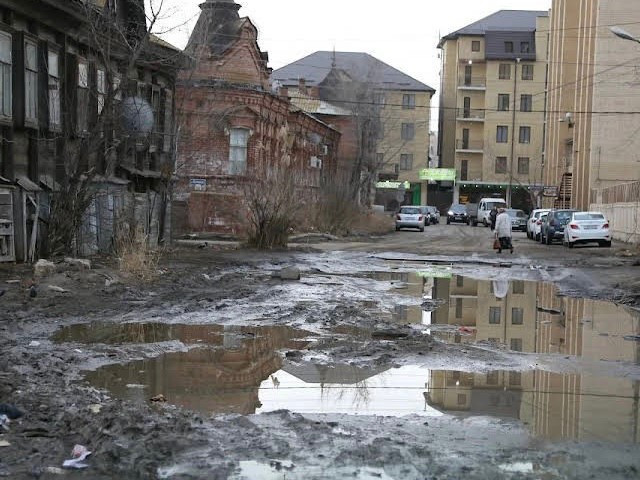 Создать мем: трущобы, улица, россия трущобы