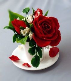 Создать мем: красивые розы, цветы из полимерной глины, красные розы