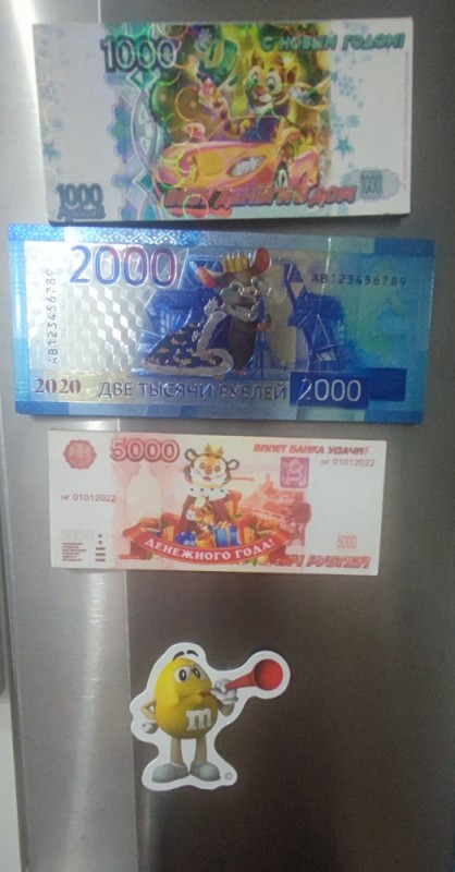 Создать мем: магниты 2000 рублей новый год, магнит банкноты символ года, деньги