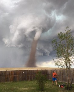 Создать мем: mow, мужчина косит траву торнадо, торнадо инженерно разградительная машина