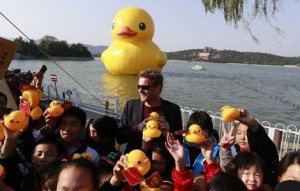 Create meme: giant duck, yellow duck, rubber duck Hoffman