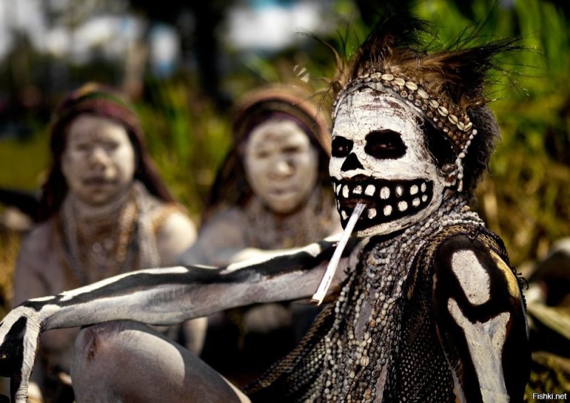 Создать мем: племена папуа новая гвинея каннибалы, папуасы новой гвинеи, племя каннибалов