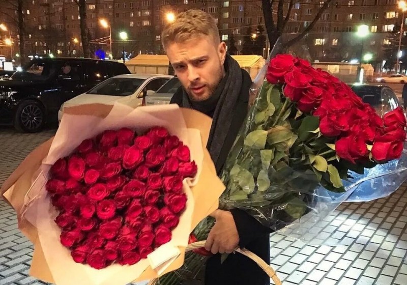 Create meme: egor creed, egor creed with flowers, egor creed with a bouquet of roses