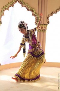 Создать мем: индийские танцы, куклы индийские танцовщицы, танец бхаратанатьям кукла
