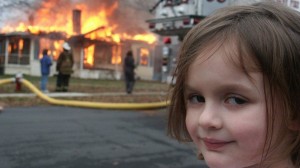 Создать мем: зои рот девочка-катастрофа, мем девочка и пожар, девочка на фоне пожара