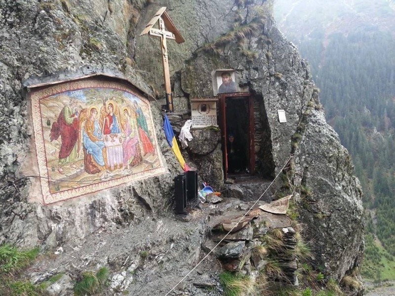 Создать мем: скальный монастырь св. марины в болгарии, мангупский монастырь в крыму, церковь симона кананита абхазия