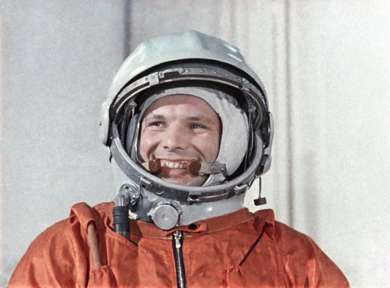Создать мем: первый космонавт юрий гагарин, гагарин первый космонавт, космонавт юрий гагарин