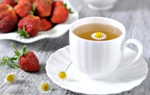 Create meme: Cup of tea, tea with strawberries and mint, tea with raspberries photo