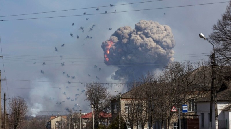 Create meme: the explosion of the arsenal in Balakleya (Kharkiv region)., explosions in kalinovka, explosions in shakhtersk