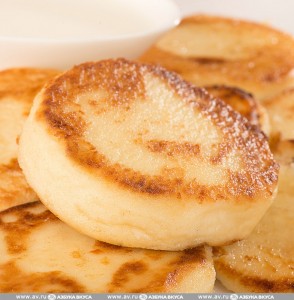 Create meme: pancakes, fluffy pancakes with kefir, fluffy pancakes