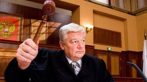 Создать мем: суд идёт, судья, полностью оправдан мем шаблон